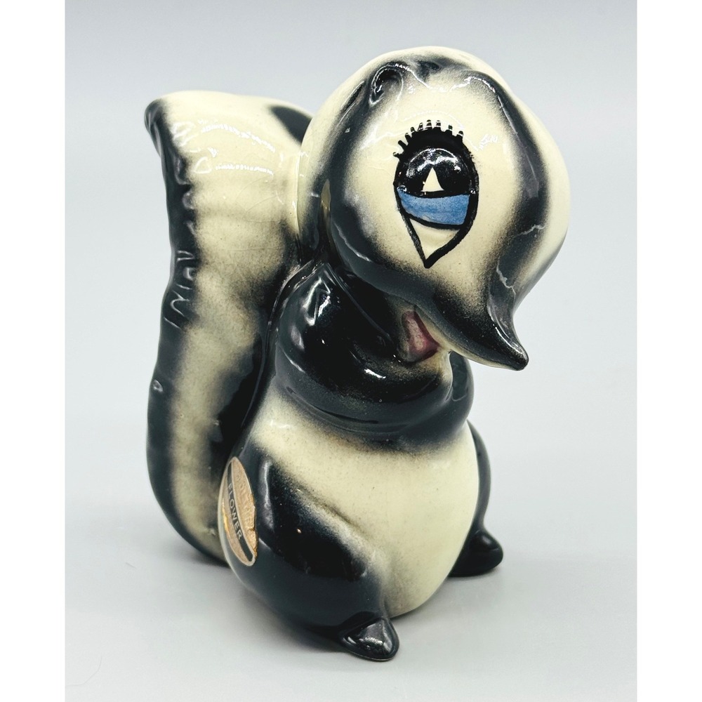 Disney Flower Skunk Figurine Evan Shaw American Pottery Bambi 5 inch 1940s